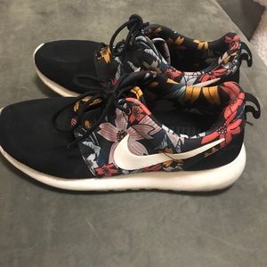 Flower print Nike roshe